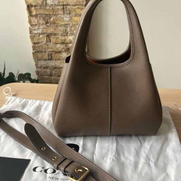 Coach Lana Shoulder Bag 23 - Picture 6 of 10